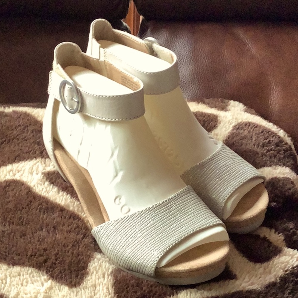 Earth Origins Kendra Kane Wedge shoes 10W